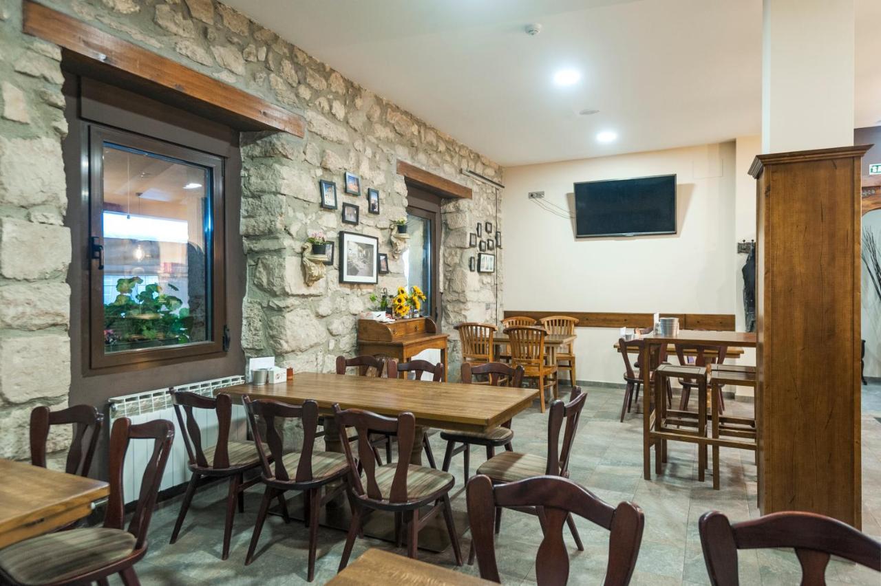 Albergue Turistico "La Fabrica" Tardajos Екстериор снимка